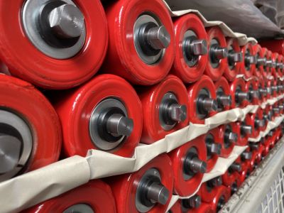 Quality-tested conveyor rollers type 15207 with red coating, fully assembled for use in conveyor systems.