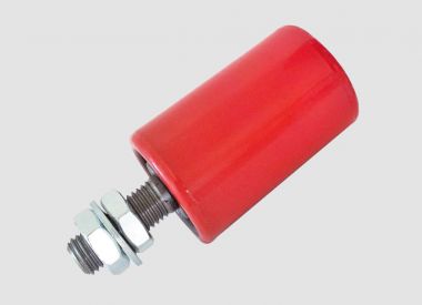 Vertically mounted side guide idler designed to prevent conveyor belt misalignment and protect belt edges