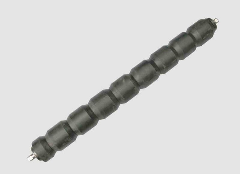 Self-cleaning return idler with rubber discs designed to prevent material buildup and maintain straight conveyor belt tracking