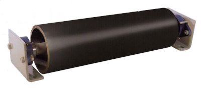 Self-aligning tracking idler assembly with heavy-duty mounting bracket designed to automatically correct conveyor belt misalignment