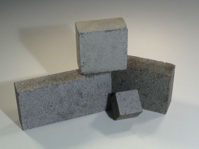 Silicon carbide blocks acting as chill elements for controlled solidification phase management
