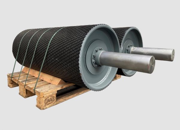 Two heavy-duty return pulleys by Siegbert Spohr GmbH securely packed on a pallet for industrial shipping