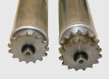 Side-by-side comparison of chain-driven conveyor rollers, featuring one model with a single sprocket and one with a double sprocket