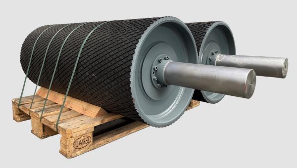 Two heavy-duty return pulleys by Siegbert Spohr GmbH securely packed on a pallet for industrial shipping